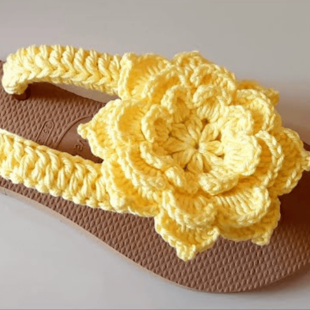 Stylish Free Crochet Flip Flops Pattern With Flower to Wear Anywhere ...