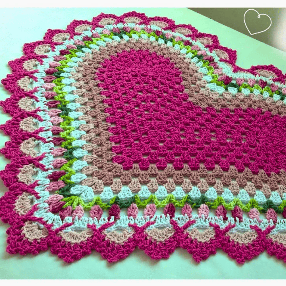 Free & Floral Crochet Tulips Heart Rug Pattern for Cozy Interiors ...