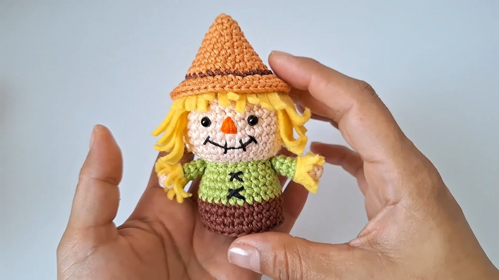 Crochet Mini Scarecrow