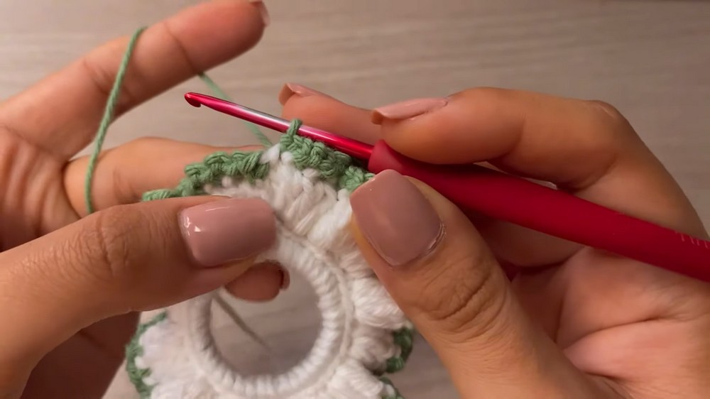 Crochet Christmas Wreaths Pattern