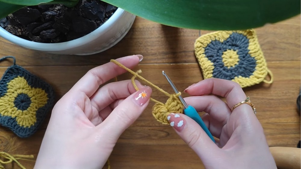 Crochet Flower Granny Square