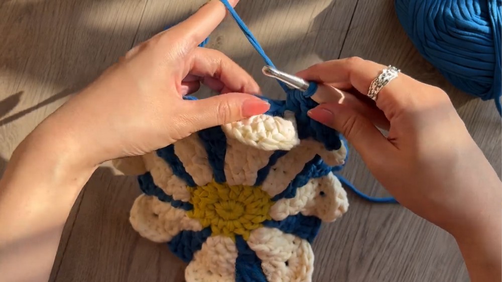 Crochet Daisy Granny Square