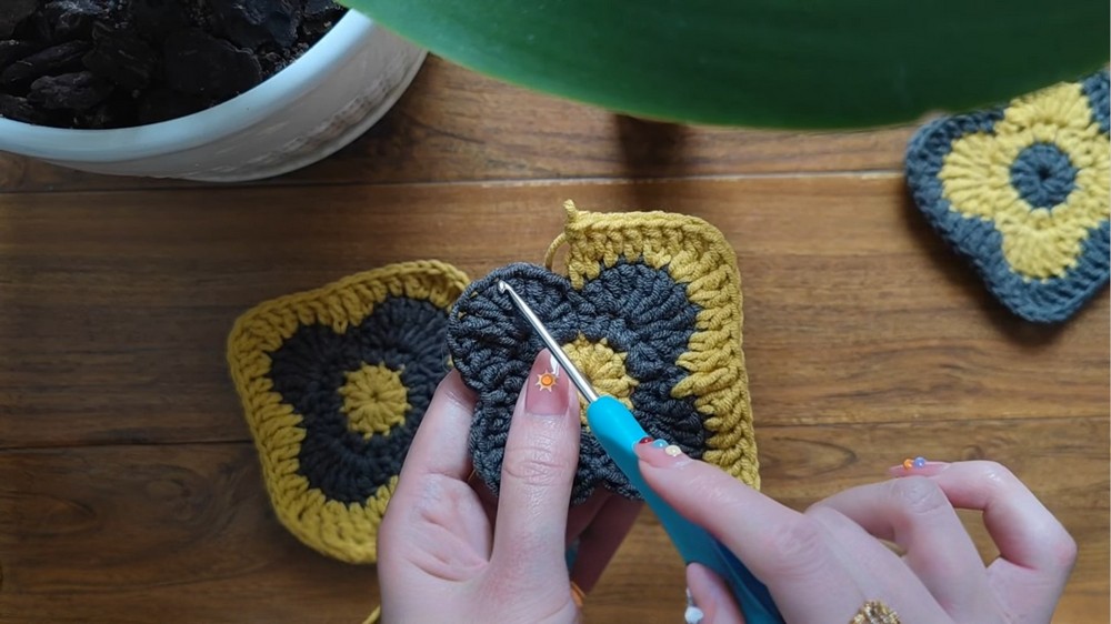 Crochet Flower Granny Square