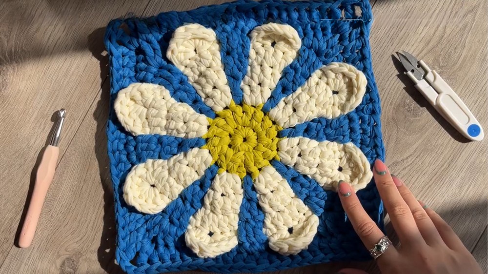 Crochet Daisy Granny Square