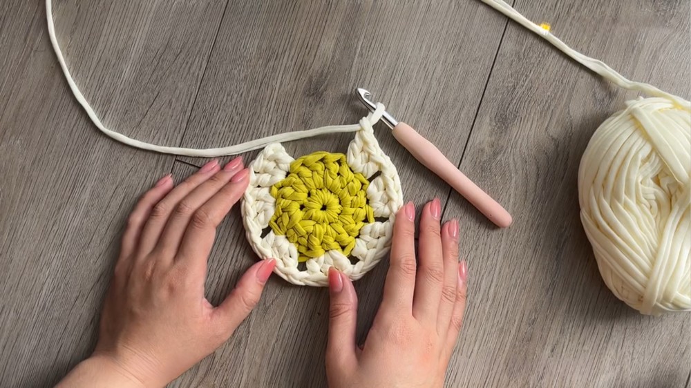 Crochet Daisy Granny Square