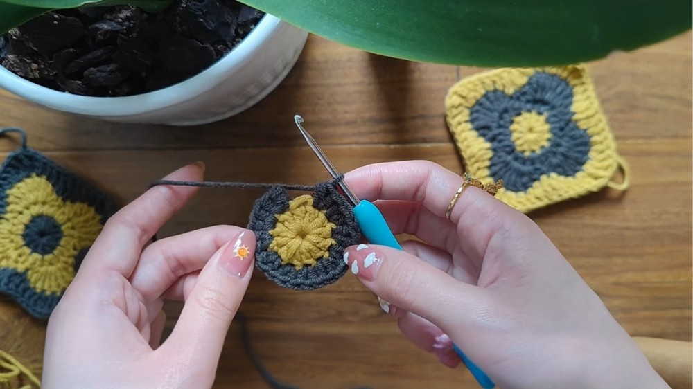 Crochet Flower Granny Square