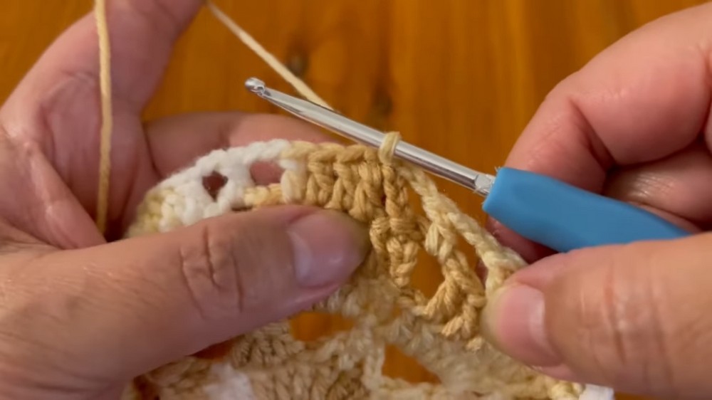 Crochet Leafy Table Mat