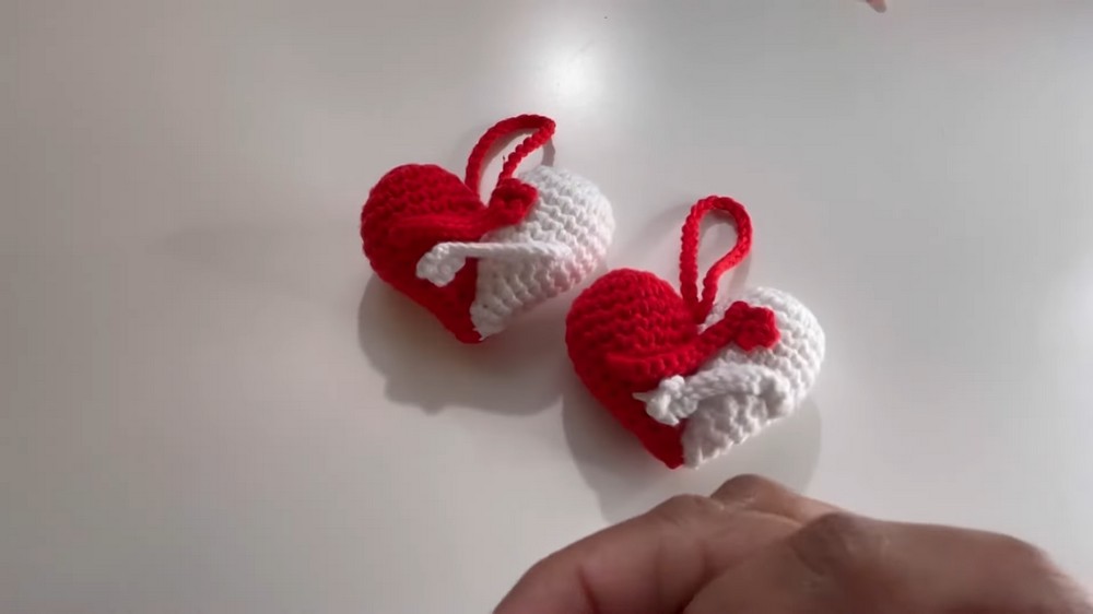 Crochet Hugging Hearts
