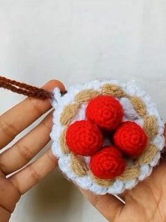 Crochet Strawberry Tart Case