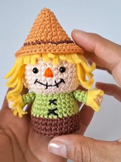 Crochet Mini Scarecrow