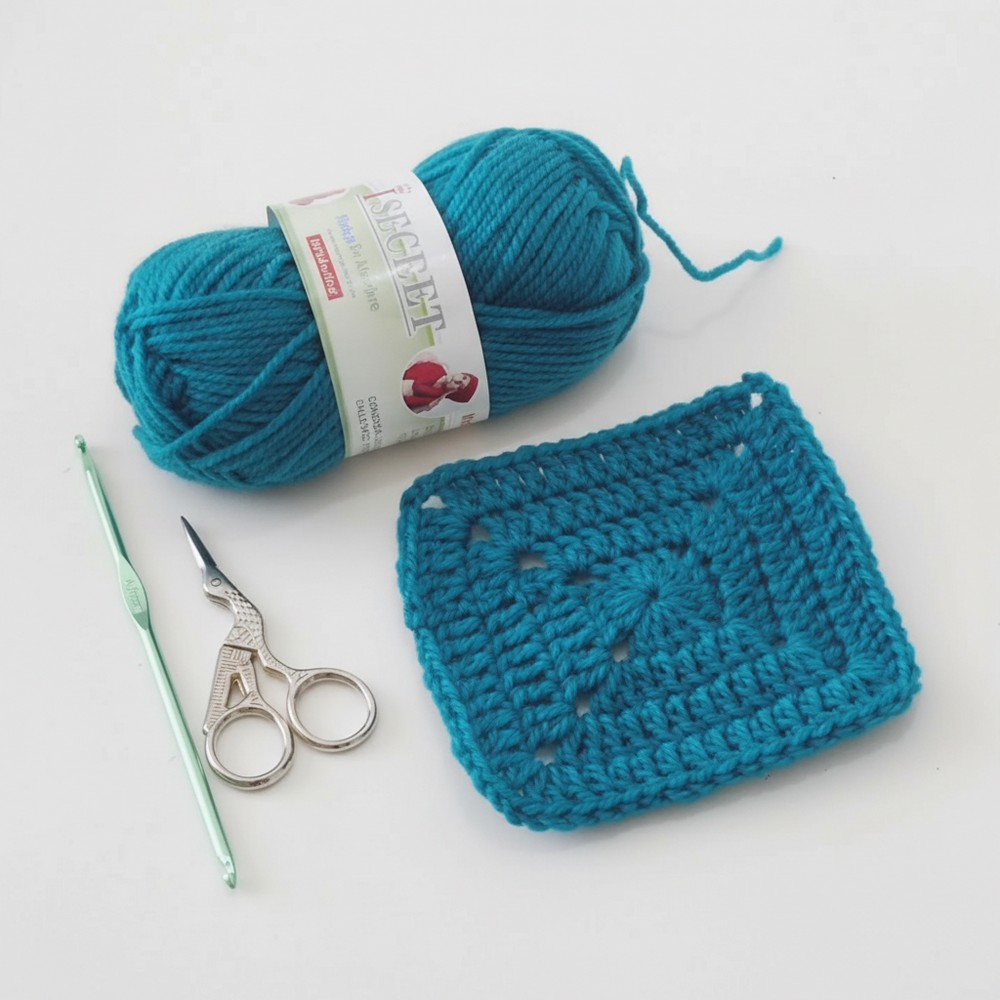 Modern Crochet Granny Square Pattern That Steal the Show - Yours Patterns