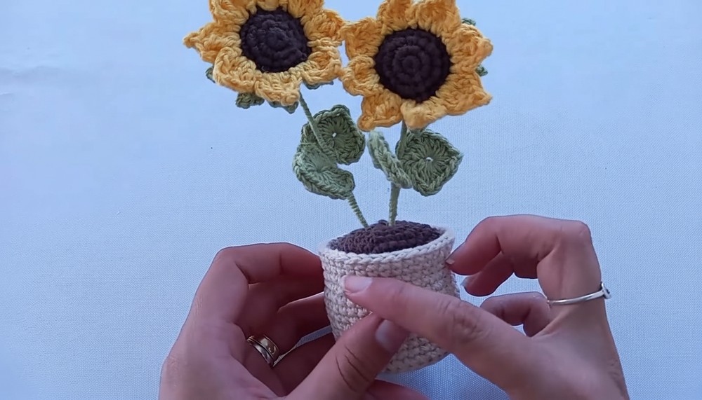 Crochet Sunflower Pot