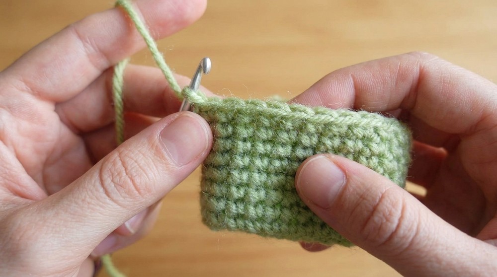 Crochet Frog Earbud Case Pattern