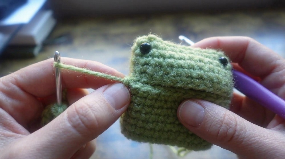 Crochet Frog Earbud Case Pattern