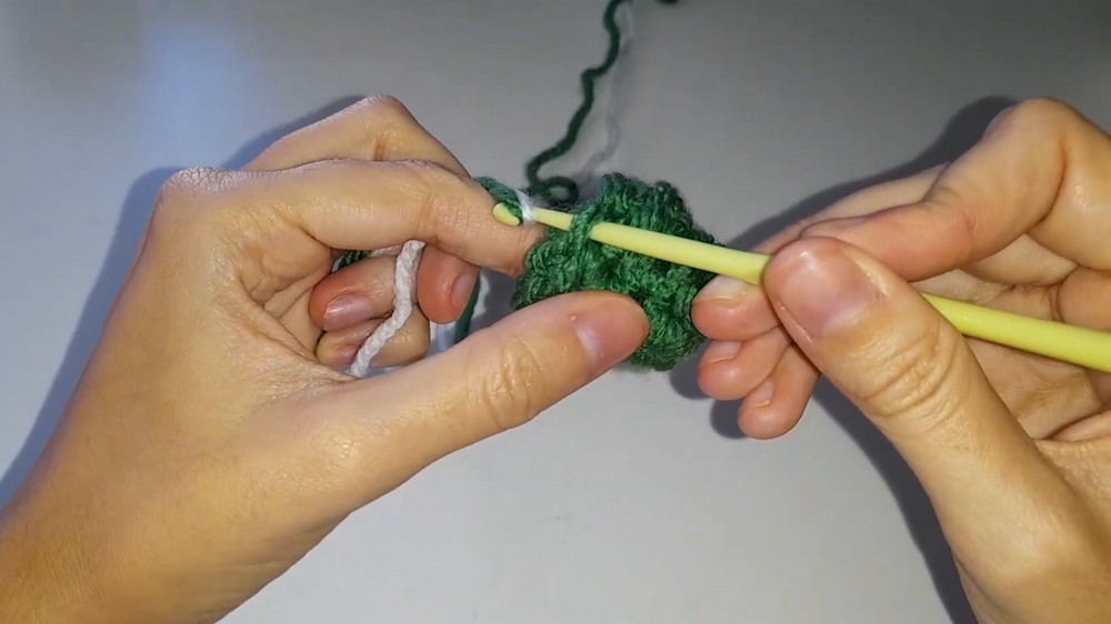 Crochet Hello Kitty Christmas Pattern