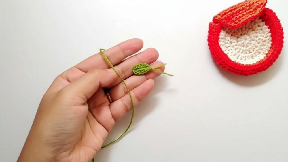 Crochet Apple Airpod Case Pattern