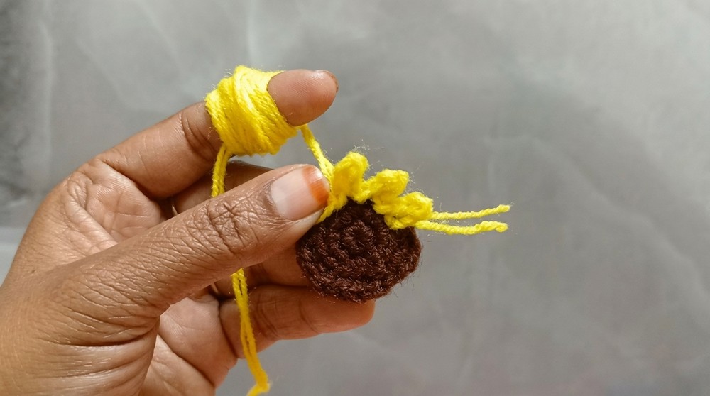 Crochet Sunflower Bouquet Keychain Pattern
