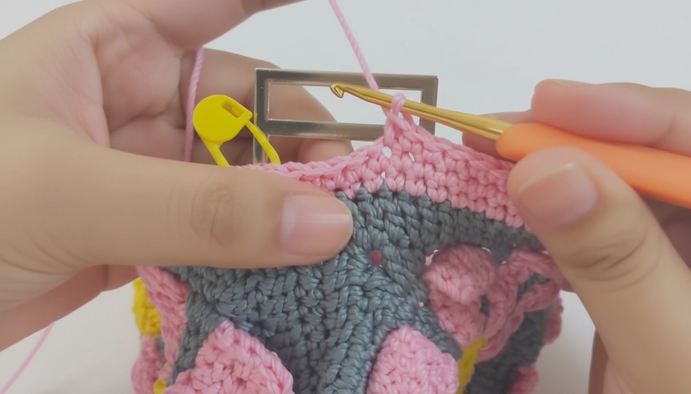 Crochet Daisy Small Bag Pattern