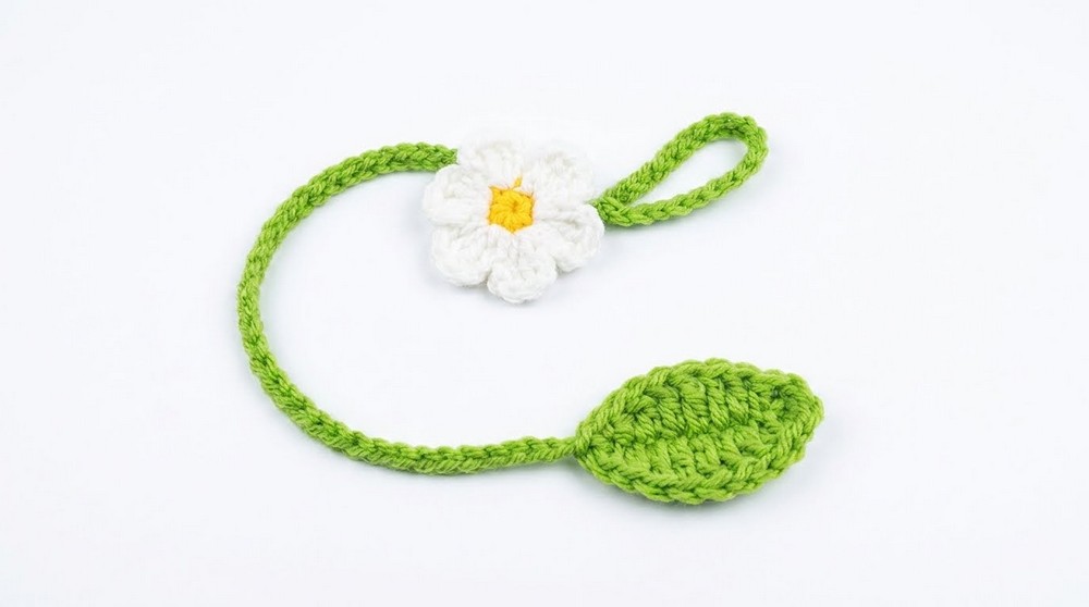 Crochet Daisy Bookmark Pattern