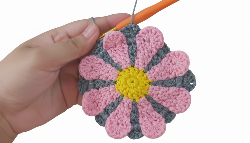 Crochet Daisy Small Bag Pattern