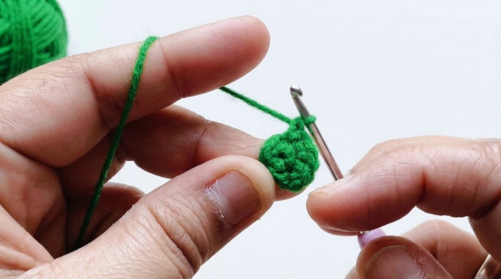 Crochet Frog Keychain Pattern