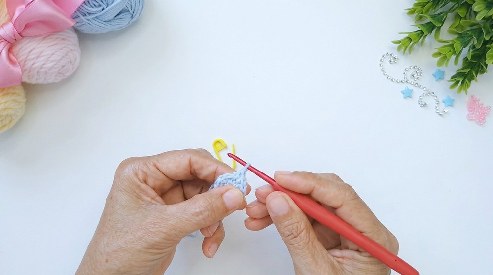 Crochet Hen Amigurumi Pattern