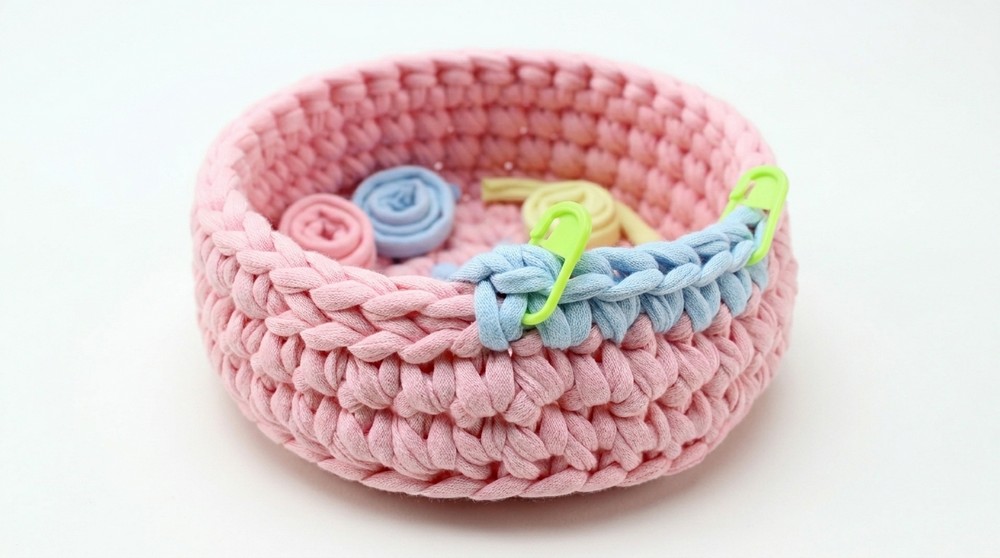 Crochet Basket with T-shirt Yarn Pattern