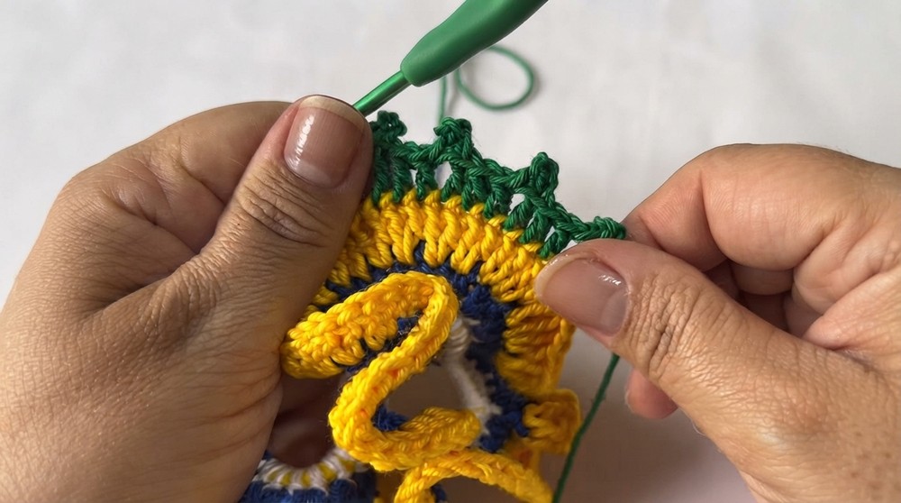 Brazilian Crochet Hair Scrunchie Pattern 5