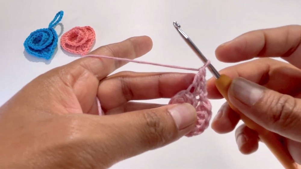 Crochet 3D Heart Keychain Pattern 2