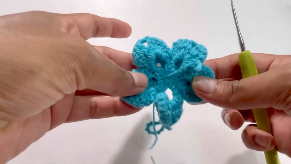 Crochet 3d Flower Keychain Pattern 6