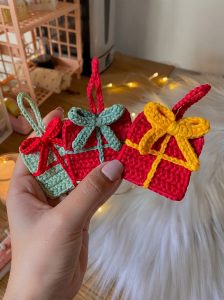 Crochet Christmas Ornaments Pattern 6