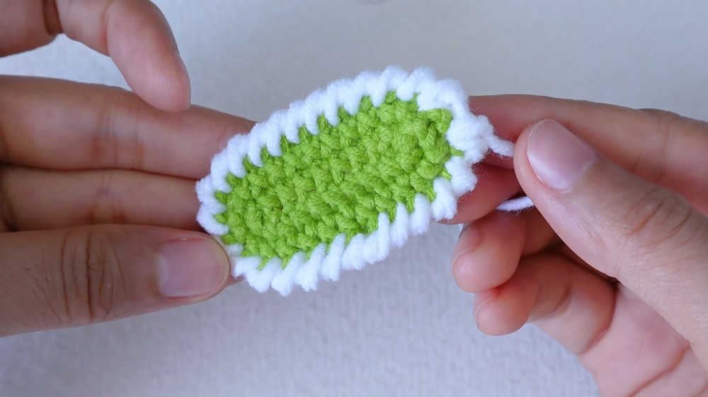 Crochet Flower Hair Clips Pattern 4