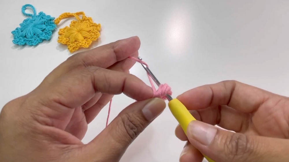 Crochet Flower Keychain Pattern 1