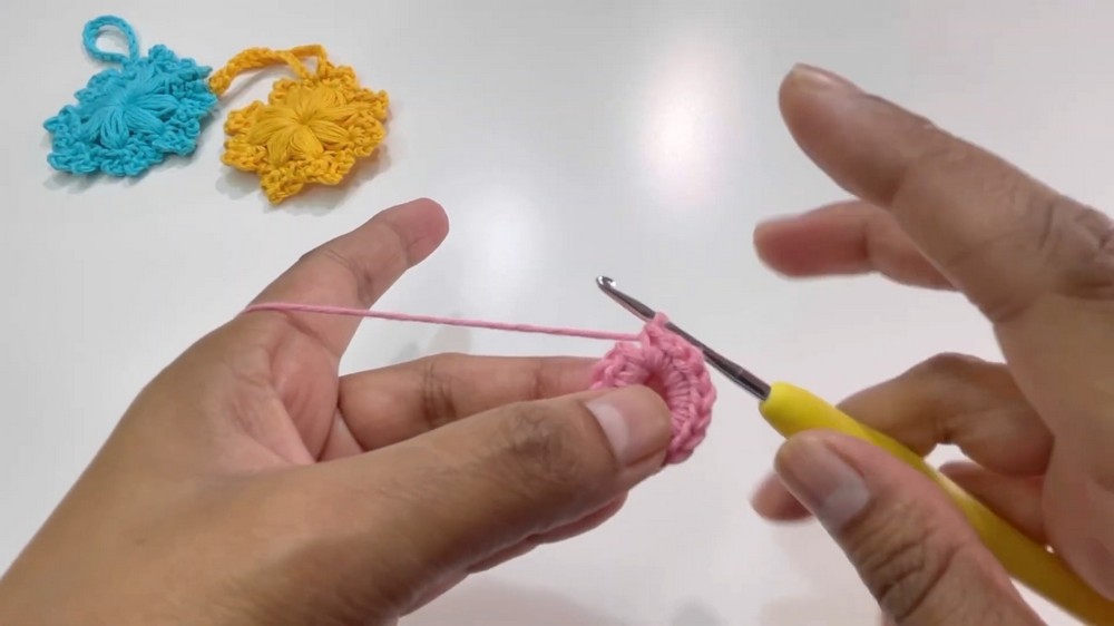 Crochet Flower Keychain Pattern 2
