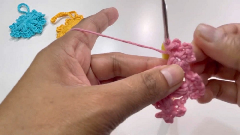 Crochet Flower Keychain Pattern 4
