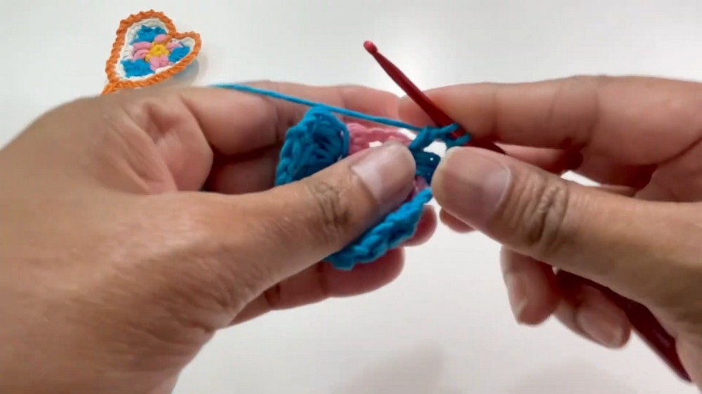 Crochet Heart Bookmark Pattern 3