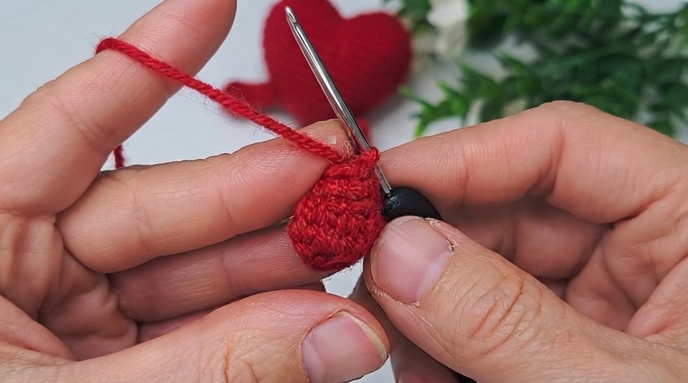 Crochet Strawberry Amigurumi Pattern 6a