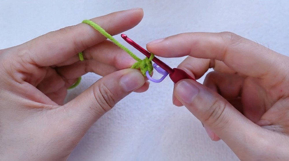 Crochet Sunflower Keychain Pattern 1
