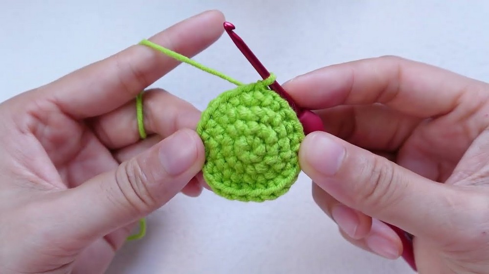 Crochet Sunflower Keychain Pattern 2