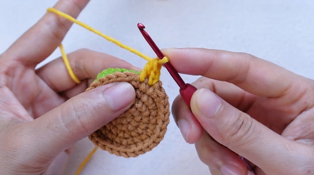 Crochet Sunflower Keychain Pattern 3