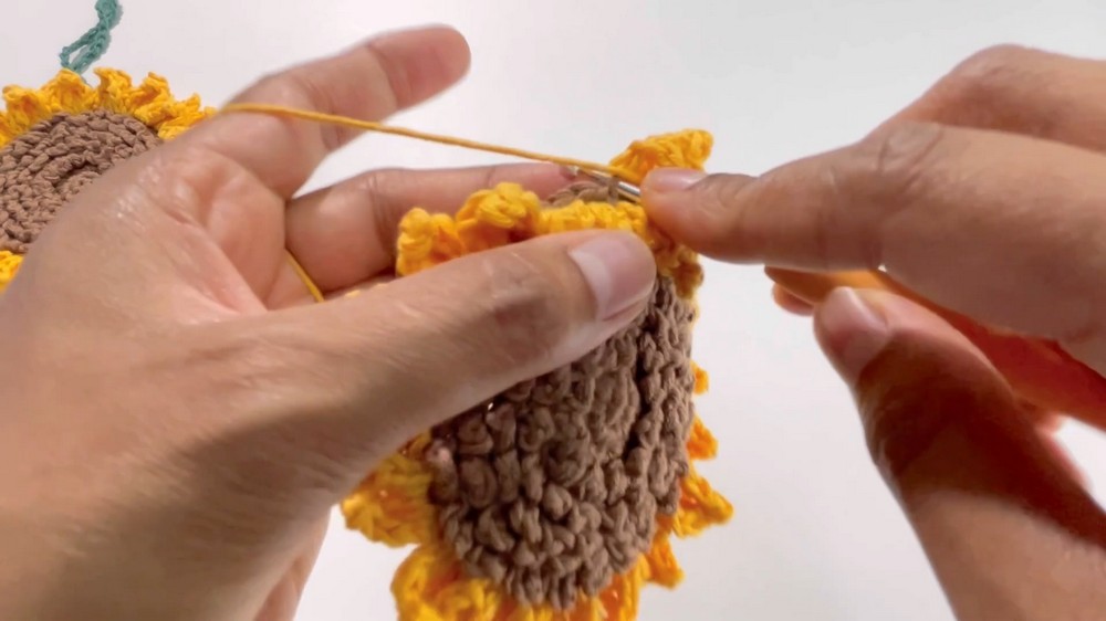 Crochet Sunflower Mini Bag Pattern 5