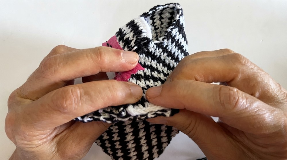 Easy Crochet Makeup Bag Pattern 5