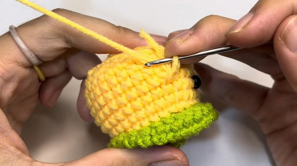 Crochet Baby Chick Keychain Pattern 4