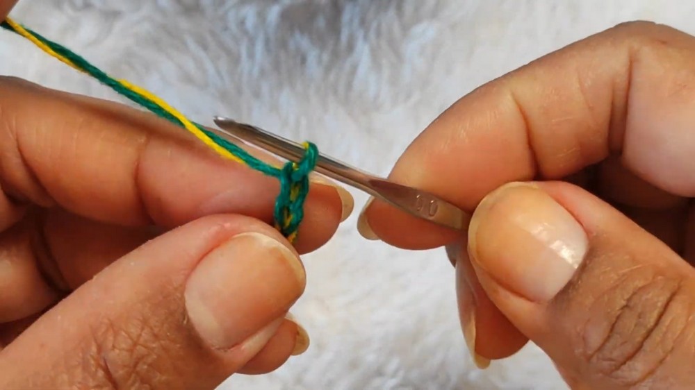 Crochet Bow Keychain Pattern 1