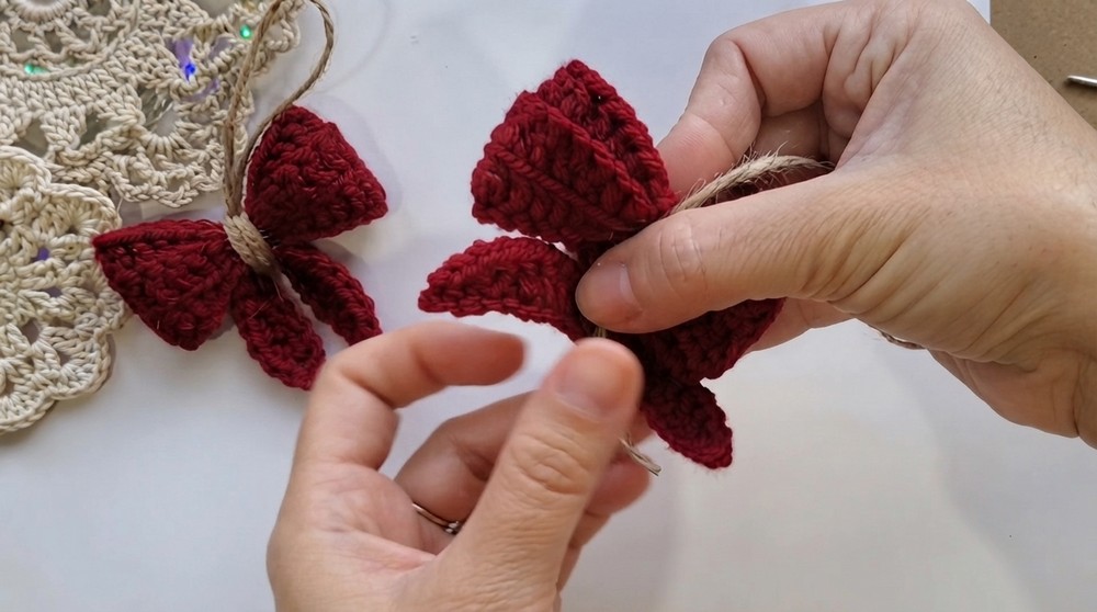 Crochet Christmas Bows Pattern 4