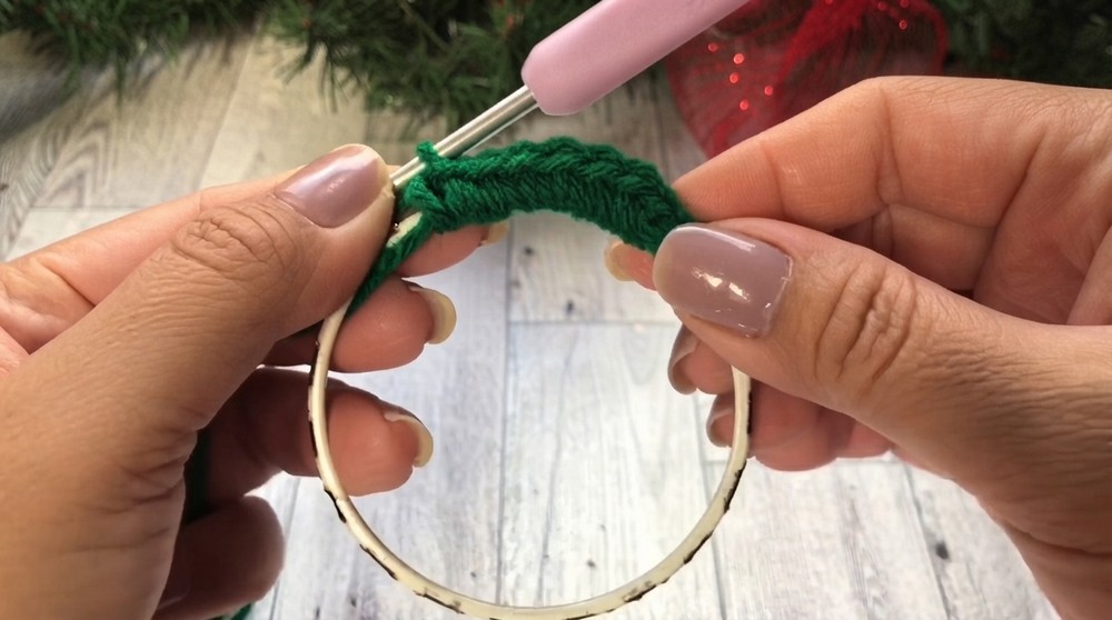 Crochet Christmas Flower Ornaments Pattern 1