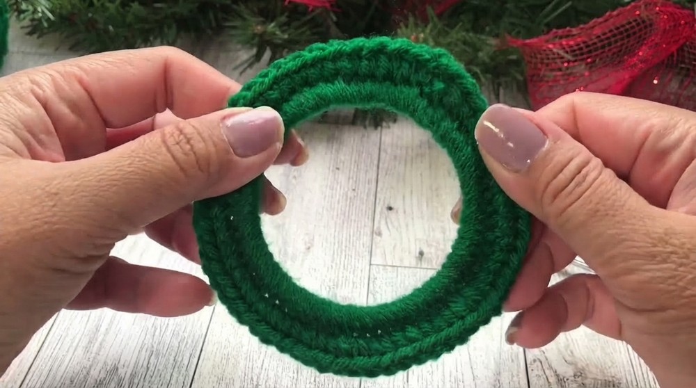Crochet Christmas Flower Ornaments Pattern 2