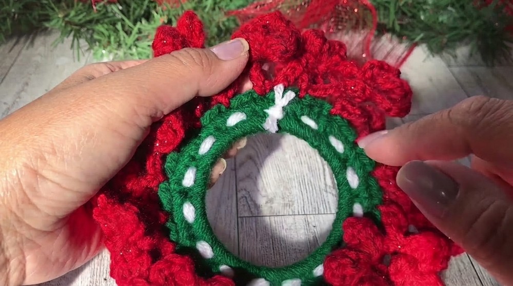 Crochet Christmas Flower Ornaments Pattern 4