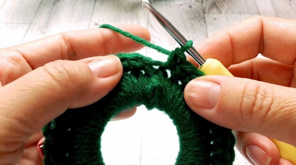 Crochet Christmas Ornaments Pattern 2