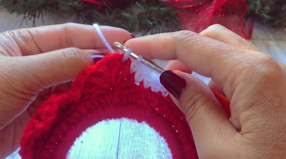 Crochet Christmas Ornaments Pattern 3